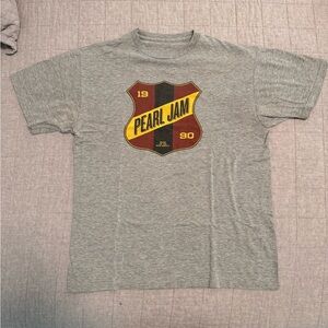 USED. Offical Pearl Jam t-shirt. Size M.